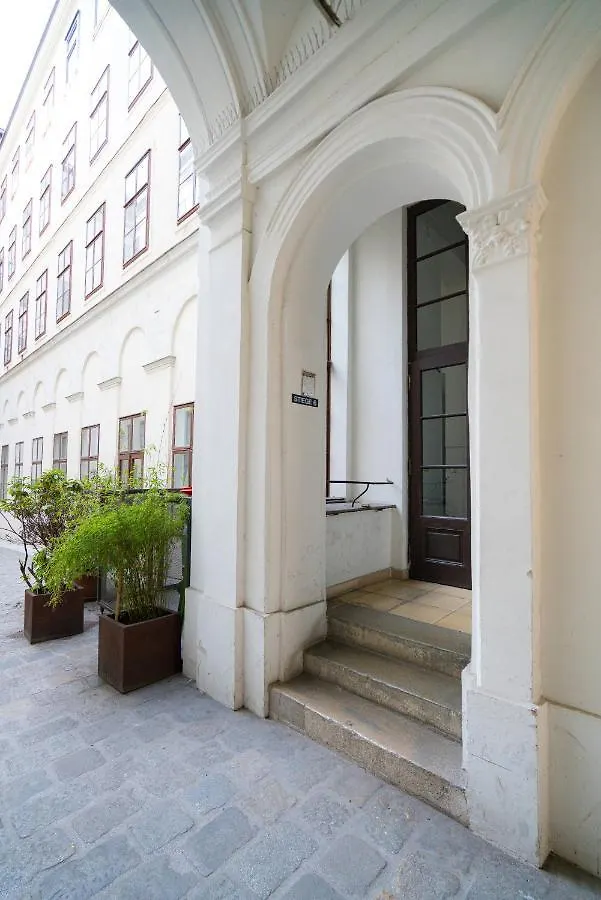 Vienna Residence, Volkstheater - Parliament Apartment