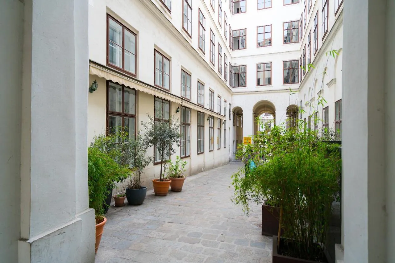 Apartment Vienna Residence, Volkstheater - Parliament Austria