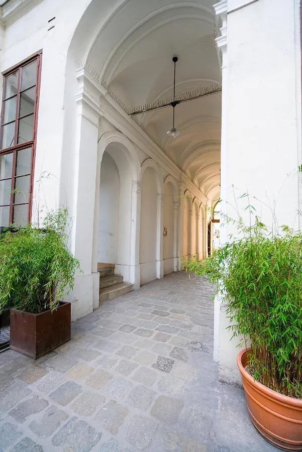 Vienna Residence, Volkstheater - Parliament